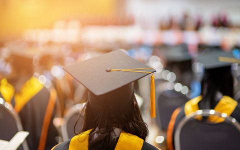 迈向成功之路：成人高考、自学考试与开放大学之间的选择