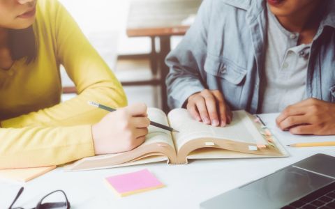 参加成人高考需要准备哪些科目？