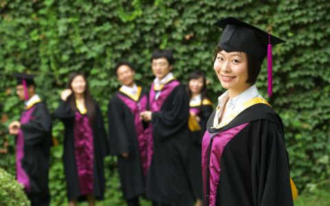 如何顺利报考在职研究生？报考条件与流程是怎样的？