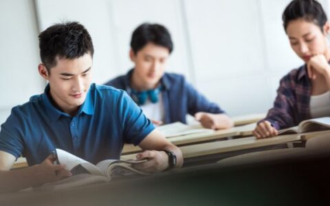 如何满足报名上海自考大专的条件？