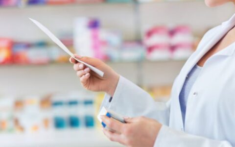 想成为药剂师？了解这些学历要求和提升路径，助你轻松迈入药剂师行业！