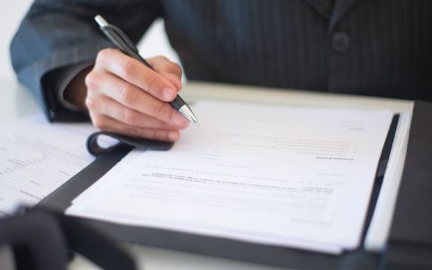 企业为员工办理上海居住证积分：单位需出具的证明、财务指标与填报注意事项
