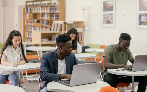 开放大学学位职称认证：申报职称与护士/药师执业资格的验证流程与必备材料